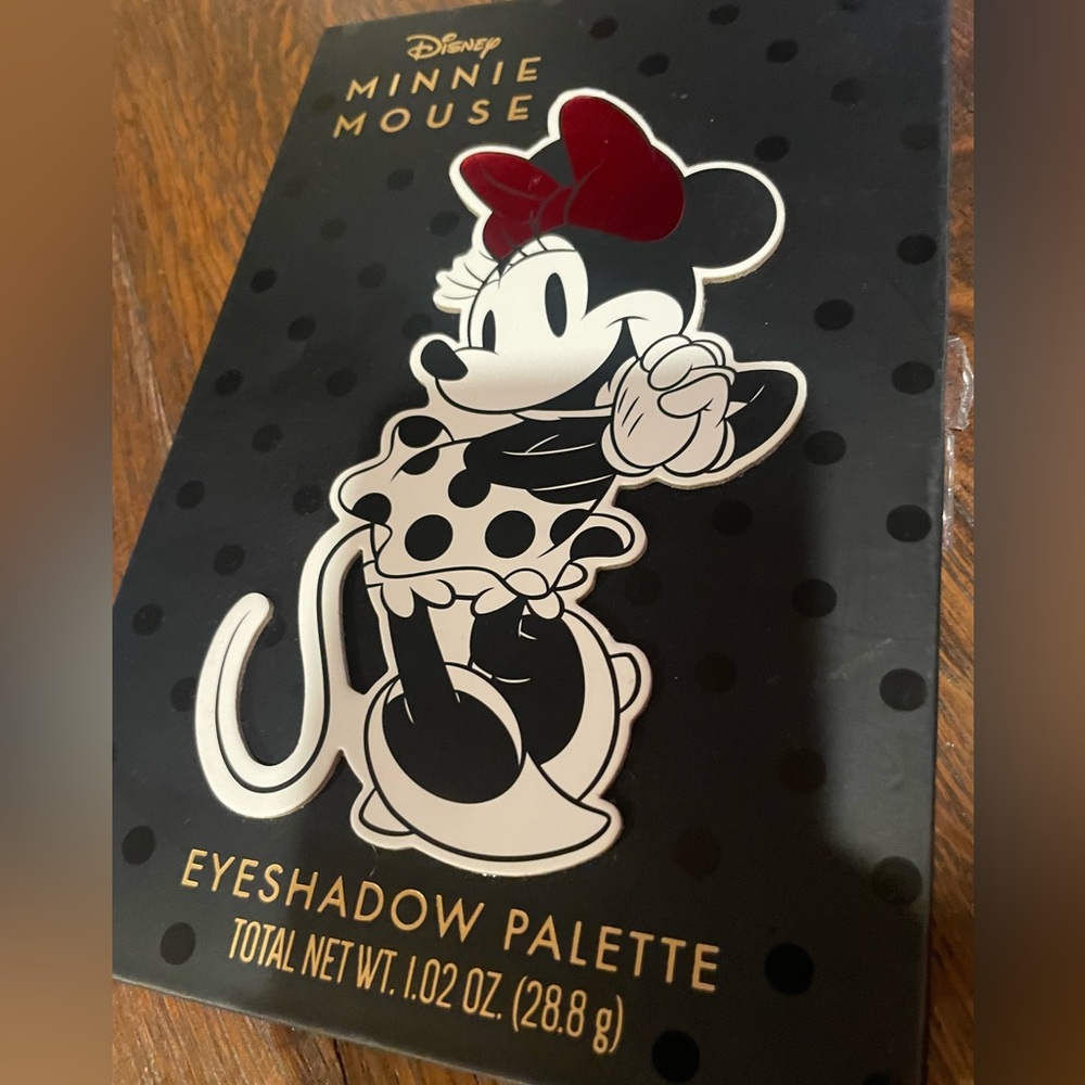 Disney Minnie Mouse NEW eyeshadow palette with mirror metallics